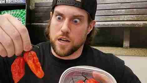 外国大胃王解说视频玩法揭秘，视频号分成收益轻松搞定