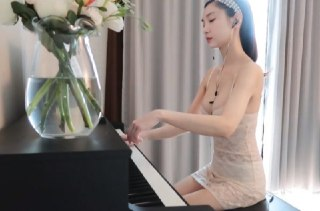 最近很火的韩国美女钢琴师，情趣装弹钢琴合集