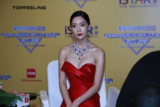李成敏上海电影节红毯照，大尺度爆乳晚礼服