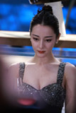 迪丽热巴品牌活动生图 黑色镶钻低胸礼服超清细节特写好大