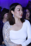  钟丽缇白色偏开礼服现场生图