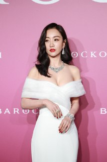杨蓉宝格丽活动生图 🈚️p 真正的肤白貌美