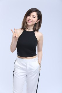 邓紫棋定妆照 凉高足弓超嫩的美脚丫