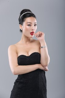 王李丹妮写真照，爆乳露胸短裙，超清细节单张25M
