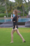 精选街拍作品| 黑色连衣包臀裙美女
