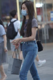 精选街拍作品|牛仔裤小姐姐