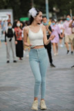 精选街拍作品|紧身牛仔裤小仙女