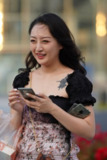 名称：精选街拍作品|抹胸纹身少妇