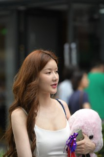精选街拍作品|吊带裙时尚美女